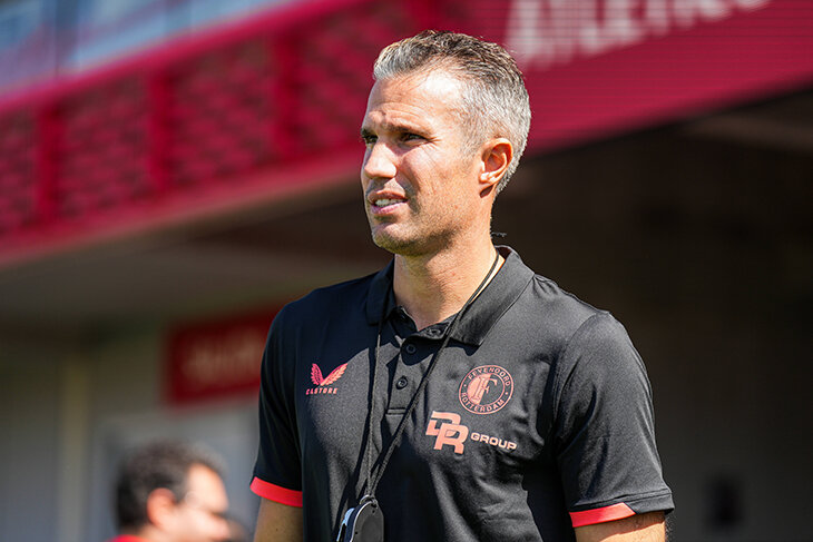 У Ван Перси первая взрослая работа – «Херенвен». Он учился в «МЮ», его рекомендует новый тренер «Ливерпуля»