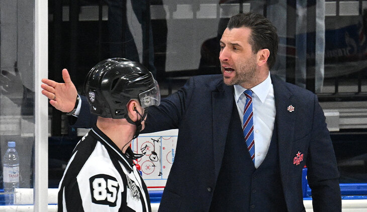 Фотография поста в ленте Сломанная клюшка, потерянный шлем, снег у ворот – за что могут удалить в хоккее?