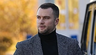 «Когда забил в плей-офф, на радостях ударил по стеклу и сломал руку». «Хоккейный борт» с Егором Яковлевым