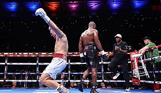 Усик снова вырубил Дюбуа. И снова абсолютный чемпион мира!