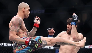 Кошмарное поражение Анкалаева: попал под локти Перейры, отдал пояс UFC и всех разозлил