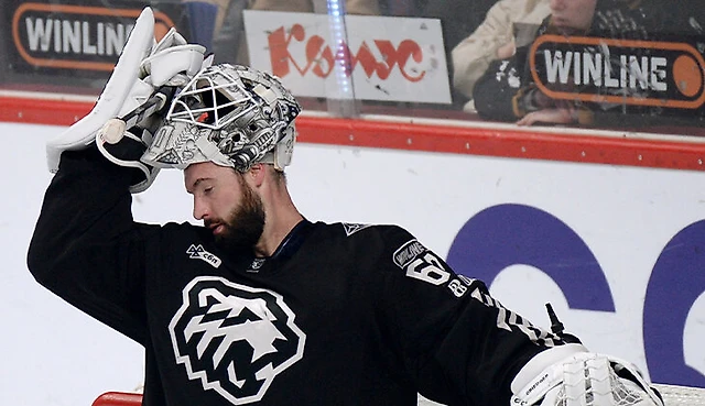 Вратарь-мем уезжает из КХЛ. Фанаты «Трактора» наконец-то довольны