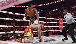 Джошуа вырубил Джейка Пола – после четырех нокдаунов!