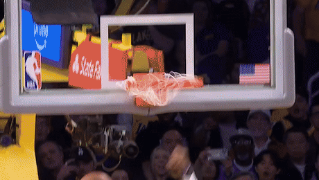 Как же проорался Леброн! Дед вколол через 216 сантиметров Корнета