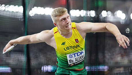 Побит старейший рекорд легкой атлетики: это бросок века от 21-летнего литовца!