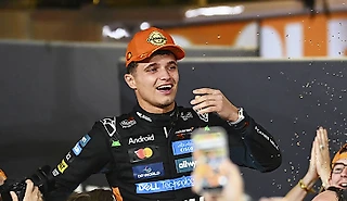 Слезы и радость чемпиона Норриса: много объятий, поздравления соперников и трепка от президента ФИА