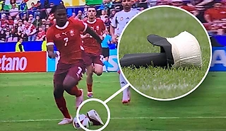 Что это было на ноге у Эмболо, когда он забивал третий мяч венграм? 