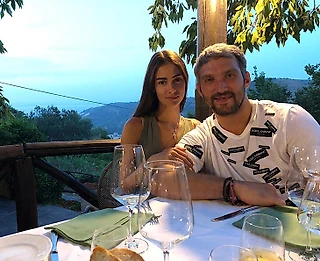 Овечкин ломает ЗОЖ-стереотипы: запивает пиццу пивом, ест всего 2 раза в день