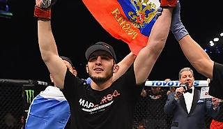 Махачев только раз в UFC выходил с флагом России и отказывался представлять ОАЭ. Почему?
