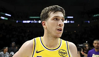 Остин Ривз спасает «Лейкерс» под сирену, пока Дончич и Леброн чилят