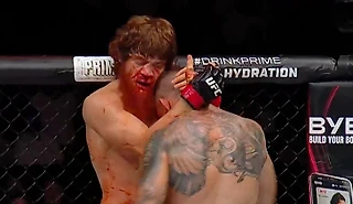 Кровавая победа Шары Буллета в UFC – со сломанным носом и красной бородой