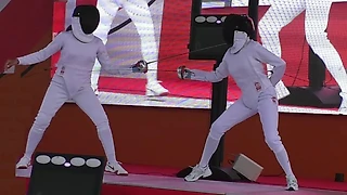Олимпийская Чемпионка Алина Загитова и двукратная Олимпийская Чемпионка Карина Азнавурян провели шоу-поединок на шпагах!