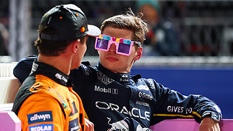 Подиум «Ф-1» в Вегасе – мультяшка: леголимузин и пляски Микки Мауса для победителей!