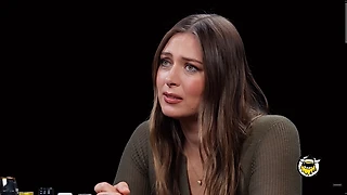 Шарапова поплакала под острые крылья – и рассказала о криках и идеальном бэкхенде