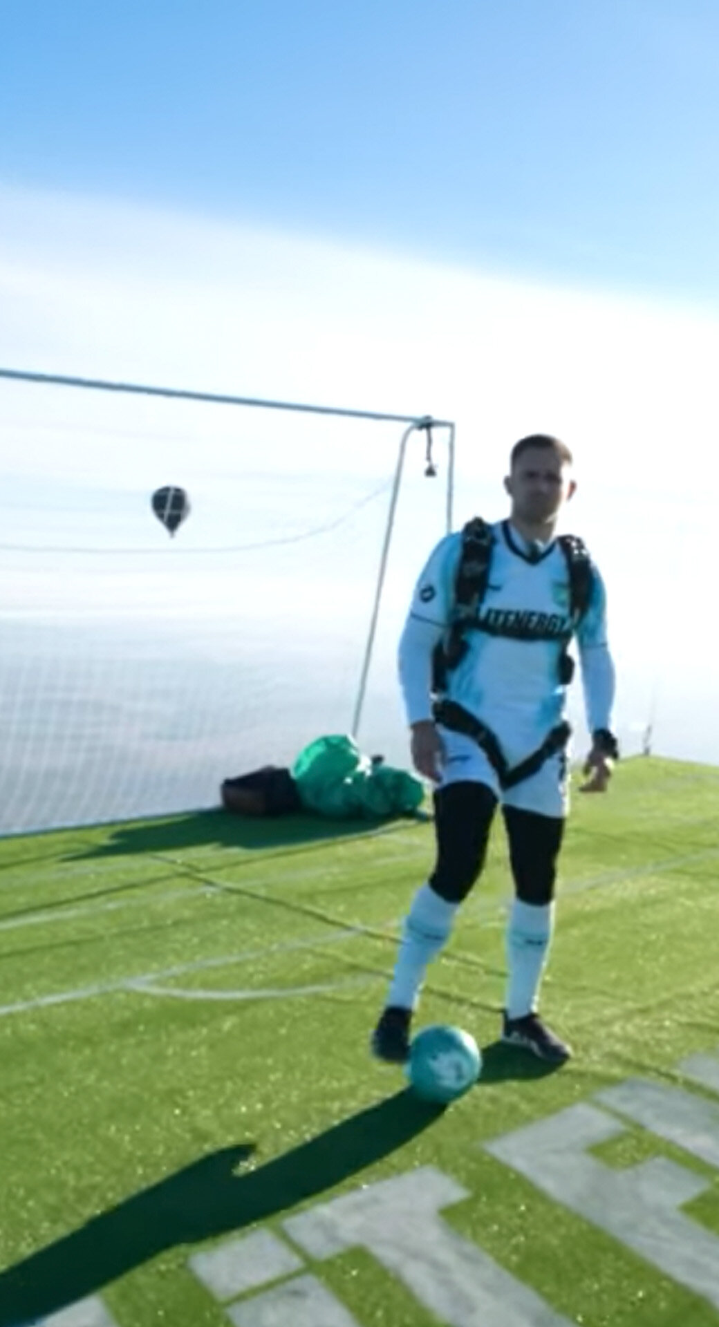 «Месси скажет, что это нейросеть». Российский блогер исполнил Siiii на высоте 1700 метров – лайкнул даже IShowSpeed