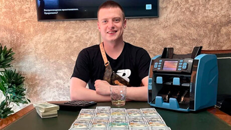 Меллстрой дарит квартиры тиктокерам за контент. Гении уже забили татуировками лицо