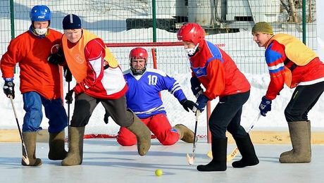 Хоккей на снегу, правила и отличия от хоккея с шайбой