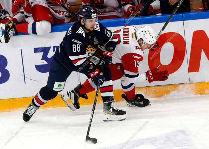 «Локомотив» терпел, но «Магнитка» дожала