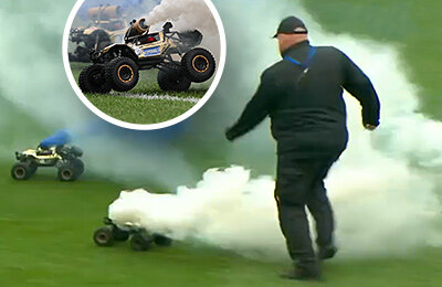 Новый креатив в протестах немцев – машинки на пультах! Много, с дымом, прямо на поле