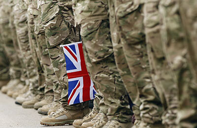 В трансляциях АПЛ теперь рекламируют армию (бойцы идут по схеме 4-4-2). Причина – жуткий недобор