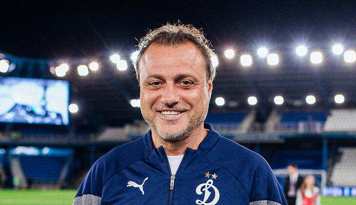 Гусева зазывали в «Спартак», но он блефовал и ушел к Гинеру в ЦСКА. Романцев прокатил с ЧМ-2002 – якобы из-за стиля