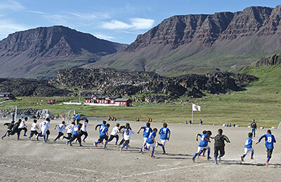 сборная Гренландии, Сборная Дании по футболу, Политика, сборная Гренландии жен