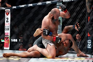 Быстрый нокаут от нового топа UFC из России, бьющего великанов: справился за раунд и хочет титульник