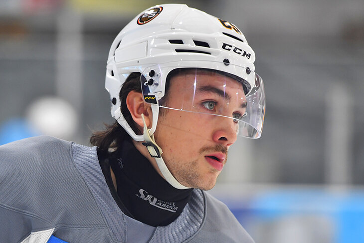 Самое уязвимое место в хоккее – шея. Как ее защищают и почему все равно случаются трагедии?