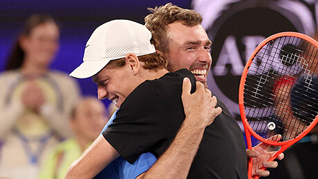 Ноунейм-любитель обыграл Синнера и взял $670 тысяч! «Шлем одного очка» перед Australian Open – топ ❤️