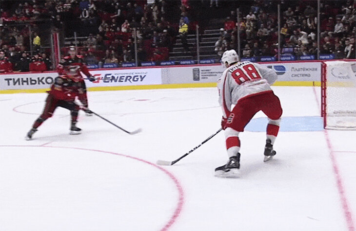 Фэйл дня: Трямкин с метра не попал в пустые ворота «Авангарда». В овертайме! 