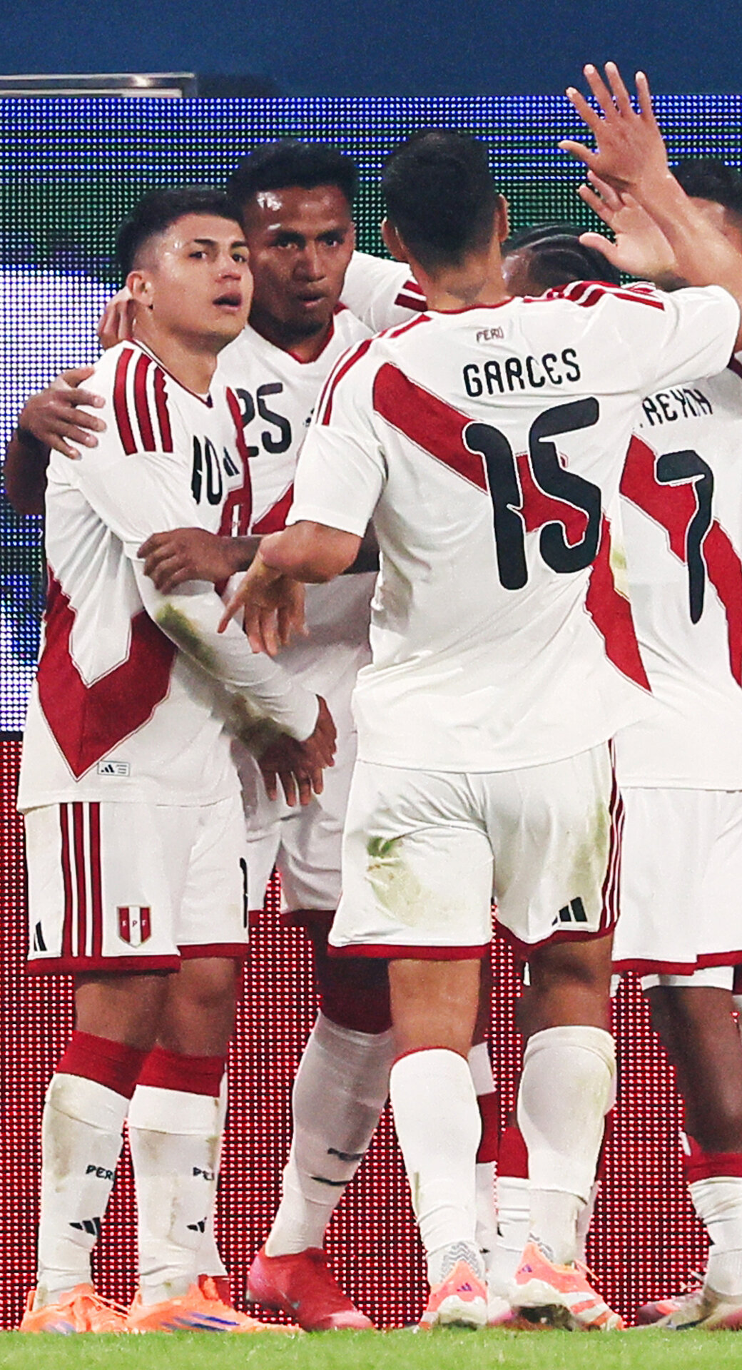 Валера отнял у России победу. Сафонов пропустил издали