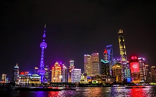 Экскурсия по фону для «Ф-1» в Китае: что за город, как там смотрят гонку и развлекают (с комментариями местного пилота)