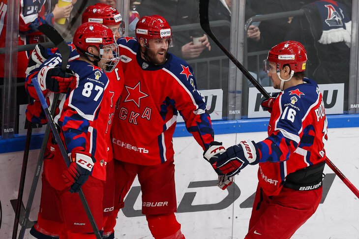 Восемь лидеров ЦСКА пропустили матч с «Локомотивом» – зато сыграл дебютант из МХЛ