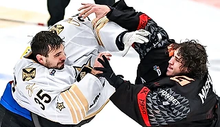 🥊Драка вратарей в КХЛ! Сразились так, что позавидуют тафгаи