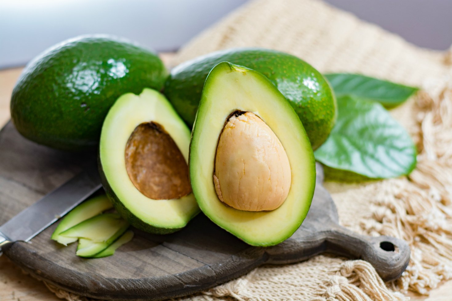 Что такое авокадо – это фрукт, ягода или овощ: польза, калорийность, блюда с авокадо