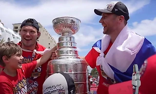 Бобровский и Куликов на чемпионском параде «Флориды»: взяли российские флаги и дали кубок болельщикам