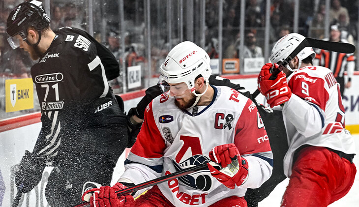 Фотография поста в ленте Защитника «Локомотива» не удалили за выброс шайбы через стекло. Как так?