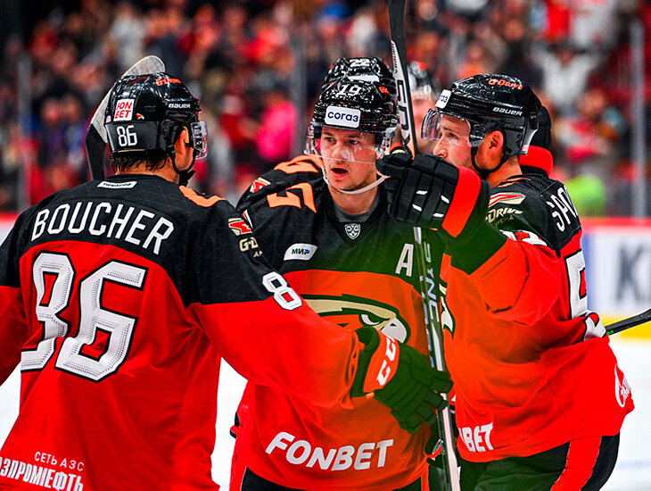 «Авангард» пугает всю КХЛ одним звеном. Но за ними никого нет