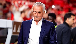 Моуринью помешался на судьях. Провоцирует трэш: баны, обвинение в расизме, нападение на тренера