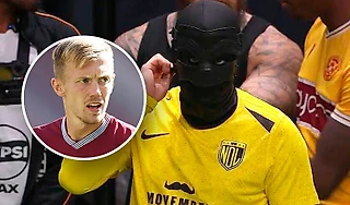 Кажется, Уорд-Проуз сыграл в медиалиге: в черной маске – чтобы не узнали!