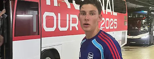В «Арсенале» есть 19-летний вратарь с российским паспортом. Мы поймали его в Сингапуре