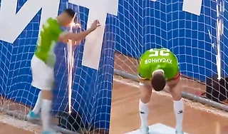 Ух, фейерверк в глаз игроку «Ухты» после гола. Организаторы уже извинились