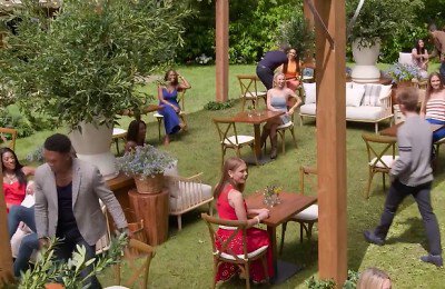 Календарь выхода кино и сериалов, Сериалы, Netflix, Привлекательный возраст, Трейлеры фильмов