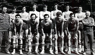 XLIV чемпионат СССР, сезон-1976/77. ЦСКА освободили от матча во Владивостоке, но они проиграли бельгийцам в Кубке чемпионов