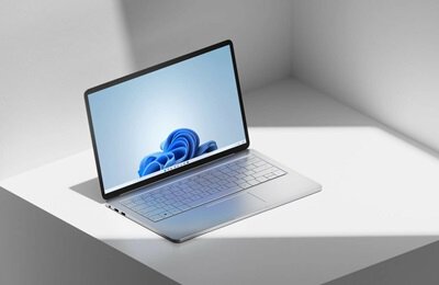 Windows 11, Microsoft