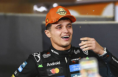 Слезы и радость чемпиона Норриса: много объятий, поздравления соперников и трепка от президента ФИА