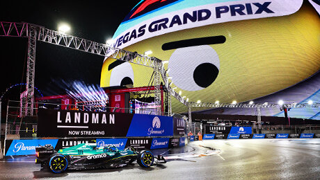 «Сфера» – мемогенератор «Ф-1» в Лас-Вегасе: то лицо Брэда Питта, то подмигивания пилотам