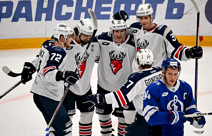 🔥 «Торпедо» сокрушило «Динамо» – 7:1! И это история: 6 шайб за период, хет-трик Атанасова и гол 17-летнего игрока