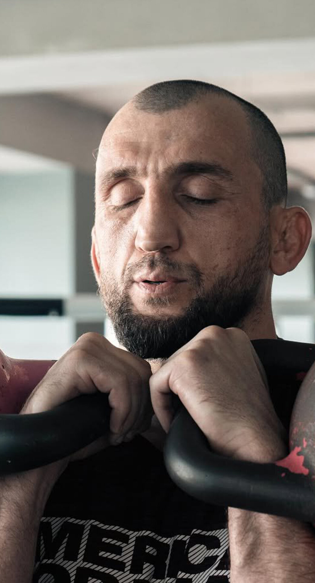 Король кунг-фу из Дагестана в 41 вырубает в UFC молодых соперников. Мы с ним поговорили