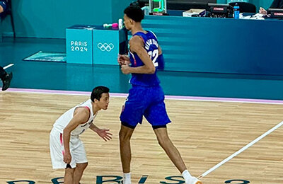 Самый высокий и низкий баскетболисты Олимпиады в одном кадре – разница 56 см!